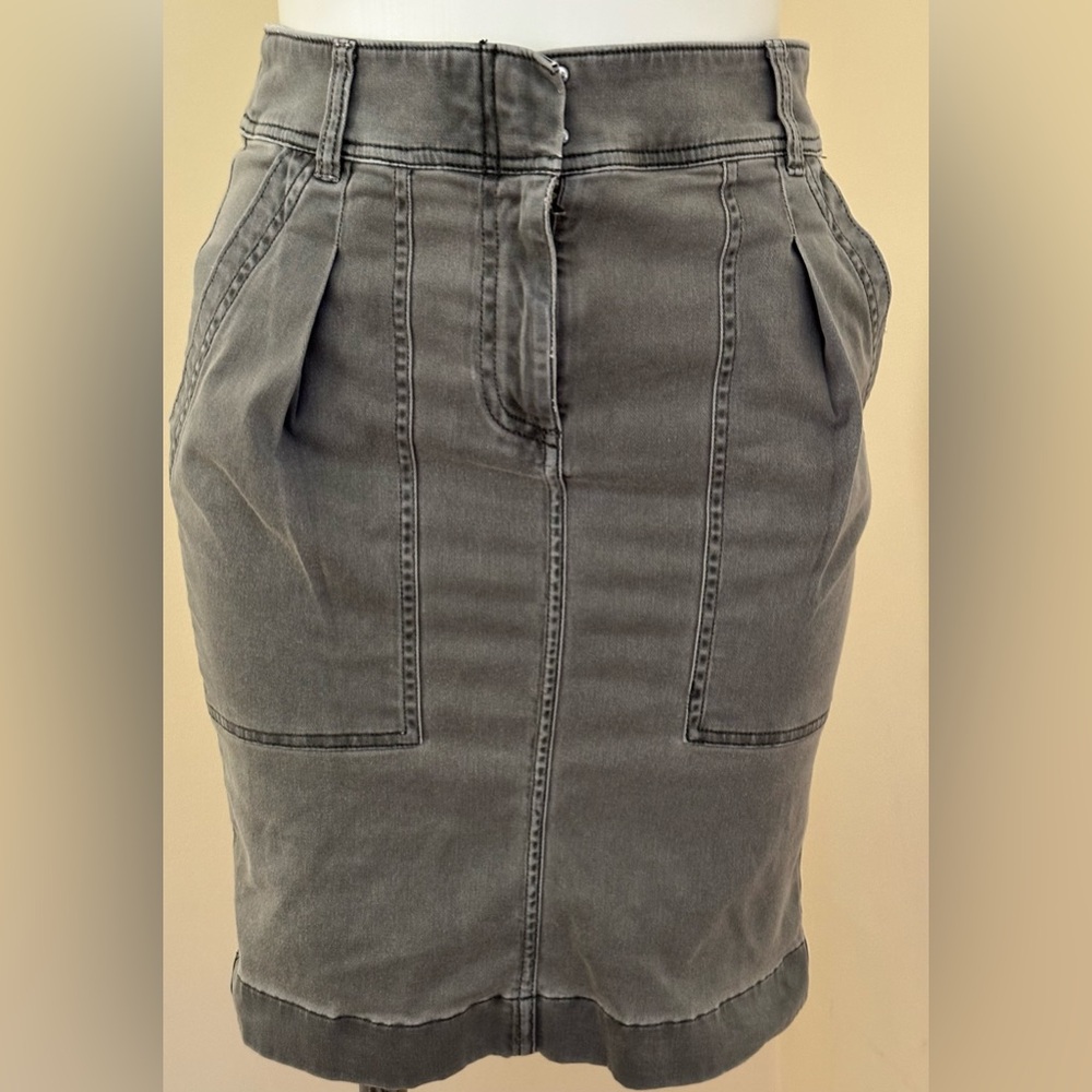 J CREW Light Green Skirt Front Pockets & Back Button Pockets.Hook & Zip. Sz 0